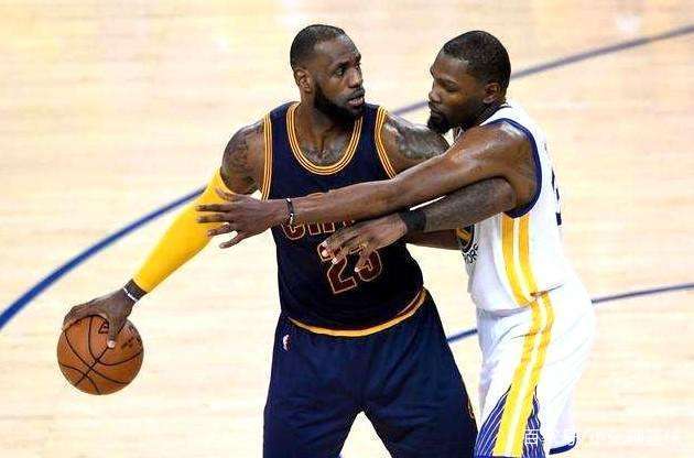 前门将教练：德赫亚在曼联表现稳定，奥纳纳身上看不到这点