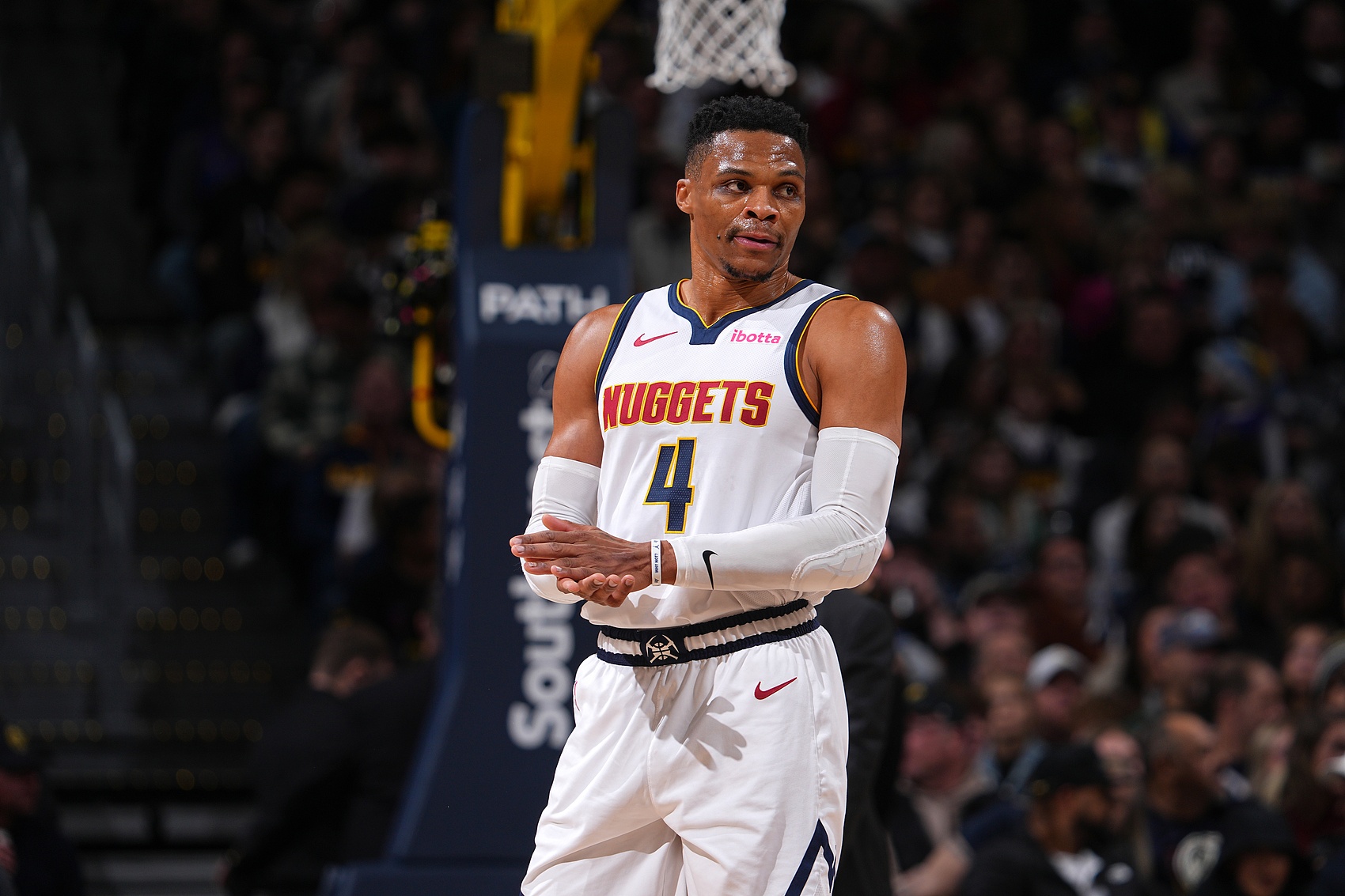 湖人激斗魔术！东契奇火力全开，电风扇复苏，里夫斯稳定发挥