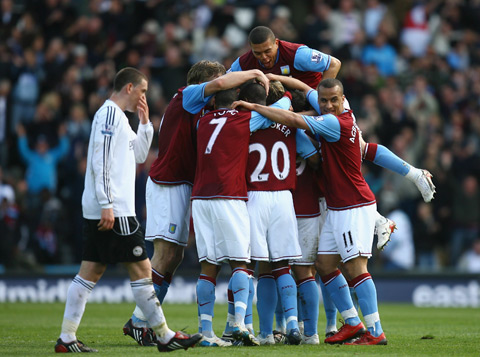 豪尔赫·索莱尔凭借世界大赛中的 3 支关键本垒打荣膺世界大赛 MVP