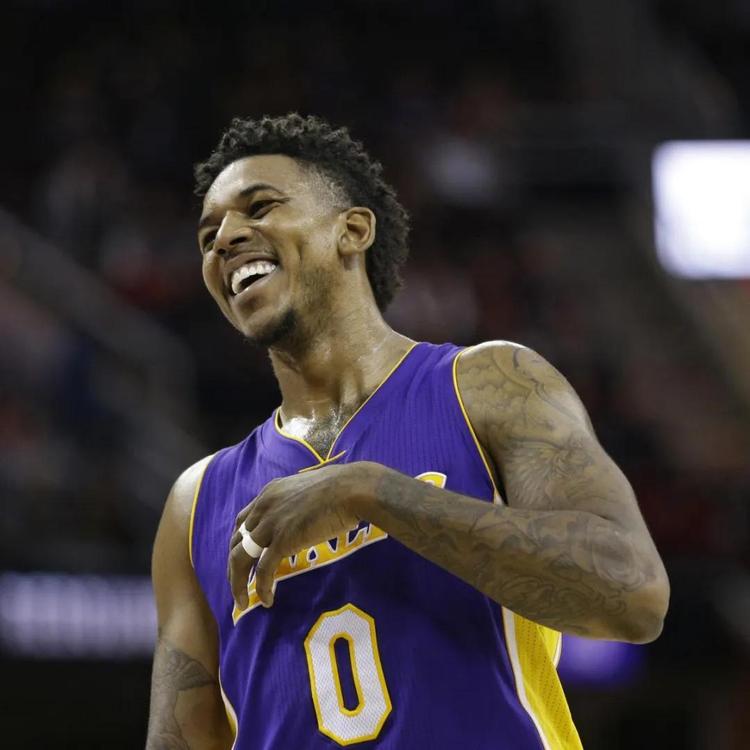 为什么现场屏实时更新球的旋转轴心