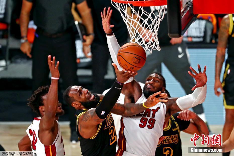 哈登常规赛生涯面对库里24胜17负，季后赛6胜14负