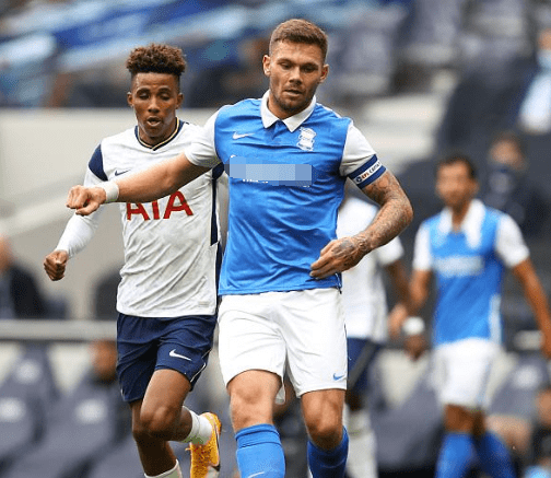 圣地亚哥教士在 2024 年宣布其主场门票收入的一半将捐献给当地的棒球扶贫基金