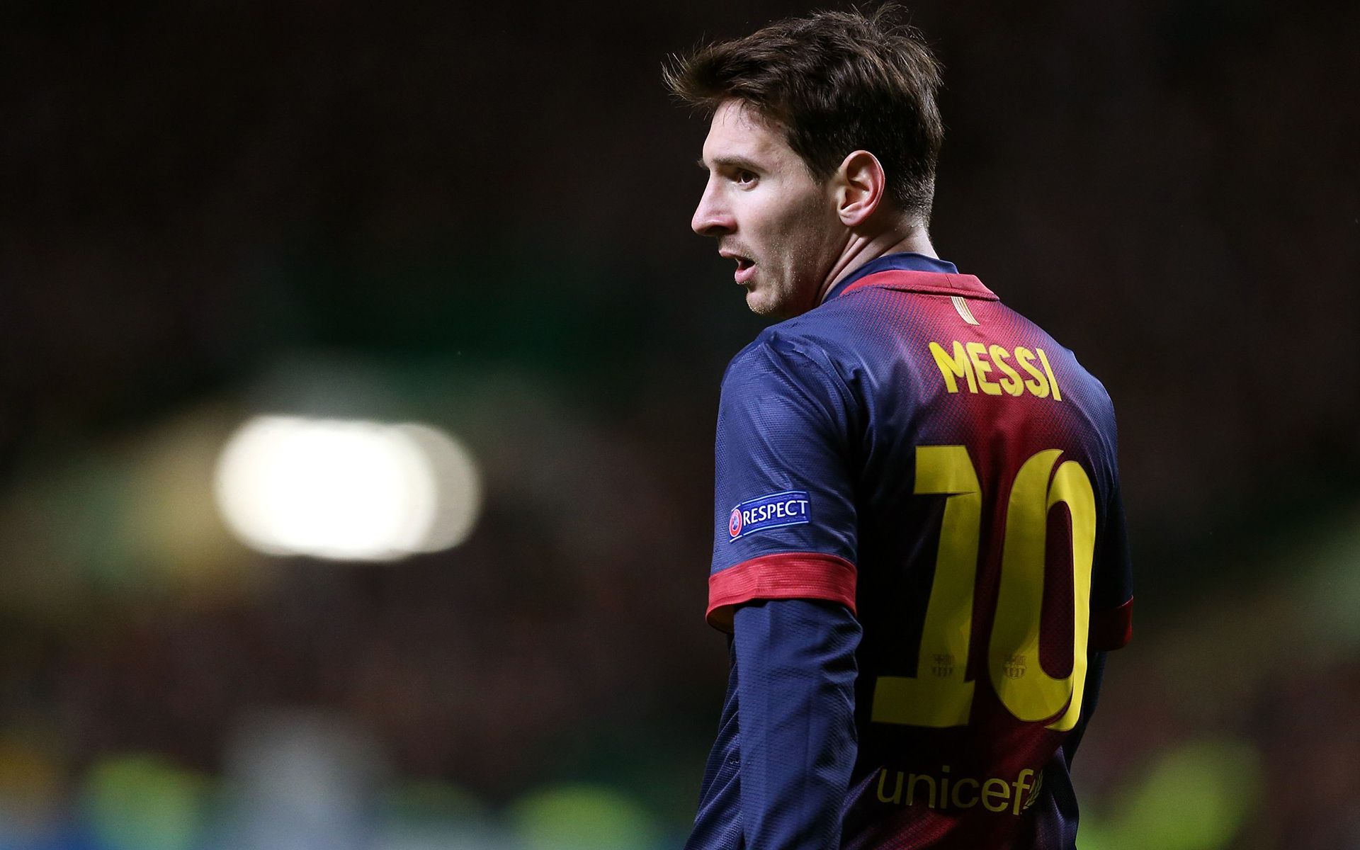 弗拉门戈提前一轮巴甲夺冠，连发多条社媒嘲讽帕尔梅拉斯