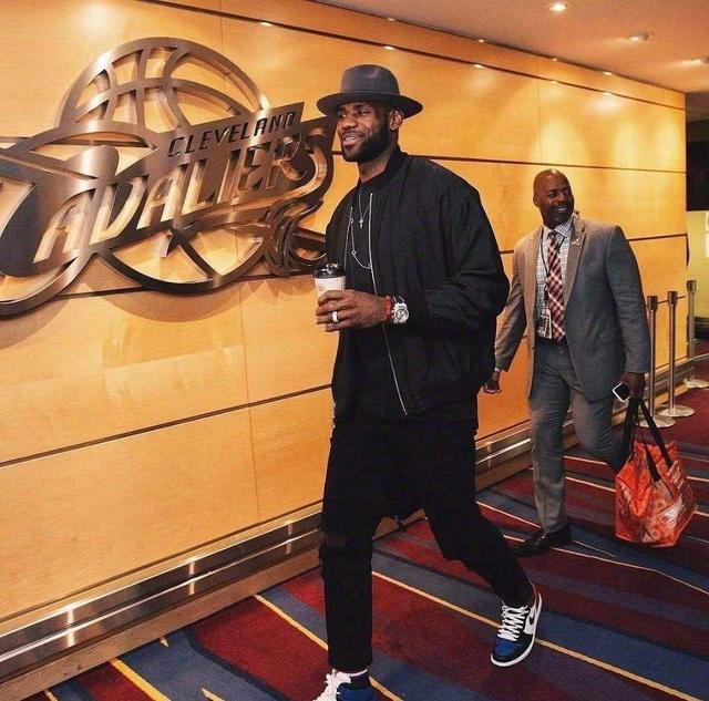 19岁22天，莱比锡边锋迪奥曼德成为德甲历史第二年轻戴帽球员