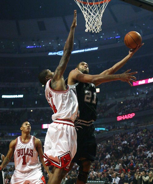 安东尼-戴维斯左手韧带伤将缺阵约6周 无需手术，独行侠季后赛前景蒙阴影